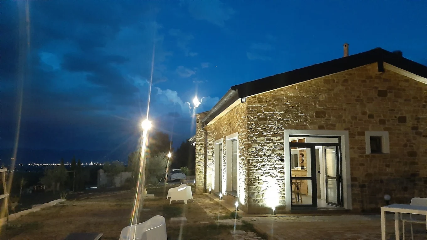 Casale in pietra di sera